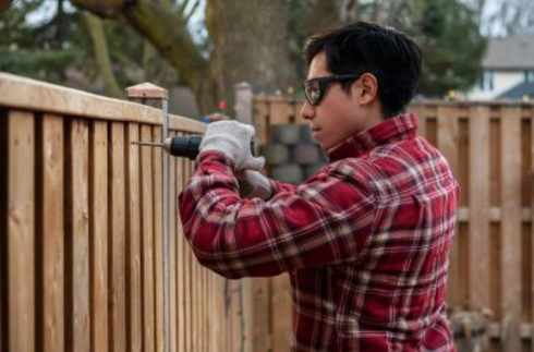 The Benefits of Hiring Local Fence Contractors for Your Home Project